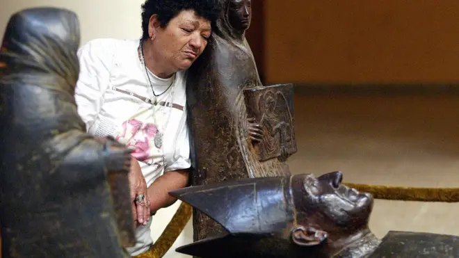 La tumba de monseñor Romero se ha convertido en lugar de peregrinación.