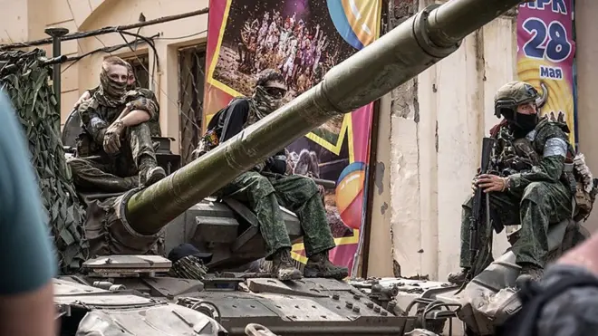 «Получили в ответ». Что о мятеже Пригожина думают люди в России и Украине