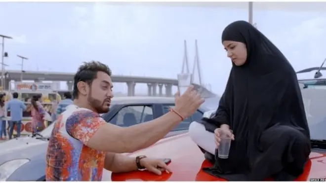 سیکریټ سوپر سټار کې د دنګل ممثله هم لیدل کېږي