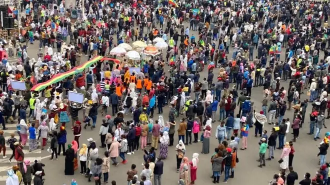 ነበርቲ ከተማ ኣዲስኣበባ ንሰራዊት ምክልኻል ኢትዮጵያ ዝድግፍ ሰልፊ ኣካይዶም