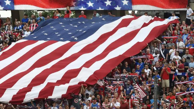 Pandangan positif atas Amerika Serikat di Indonesia turun dari 56% dalam survei 2014 menjadi 36% pada survei terbaru.