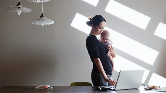 Жінка з дитиною