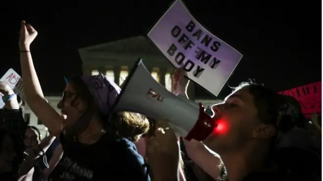 Ativistas pró-abortoyahtzee 1xbetfrente à Suprema Corte dos EUA após vazamento que indica possível mudança nas leis