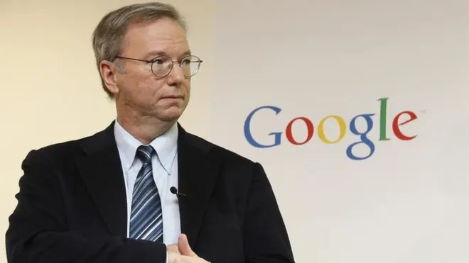 Schmidt fue presidente ejecutivo de Google desde 2010 y se mantuvo en ese cargo cuando la compañía se reestructuró para convertirse en Alphabet en 2015