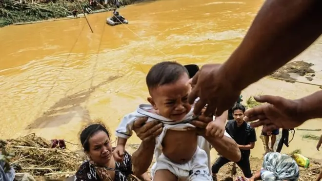Diduga dipicu penambangan liar, kini area terdampak banjir bandang di Kabupaten Lebak lebih luas dibanding bencana yang sama pada 2019 lalu.