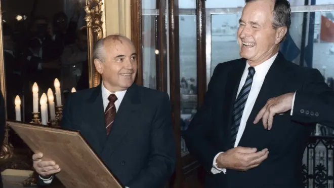 Soviet-US summit held in Helsinki. The first round of negotiations starts at 10 a.m. in the official residence of the Finnish President. Mikhail Gorbachev presents George Bush harmless caricature painted by a Soviet painter.