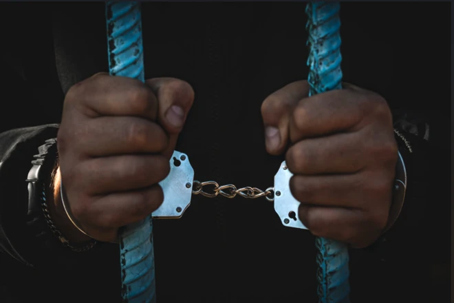 Ọwọ́ tí wọ́n kó ṣẹkẹ́ṣẹkẹ̀ sí