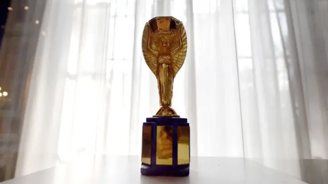 El trofeo Jules Rimet se le entregó a a cada campeón del mundo entre 1930 y 1970.