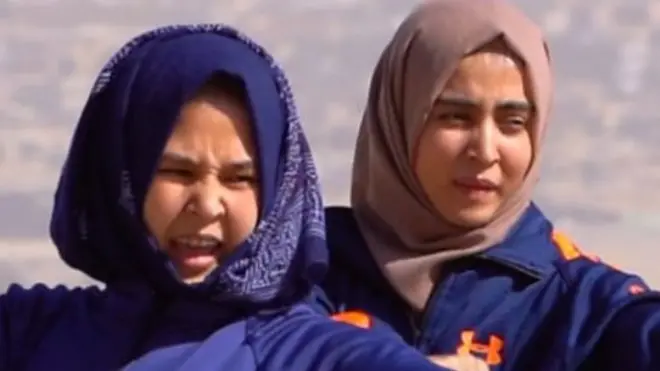 సంప్రదాయ కట్టుబాట్లు ఛేదించి... కరాటే పంచ్ విసురుతున్న మైనారిటీ హజారా మహిళలు