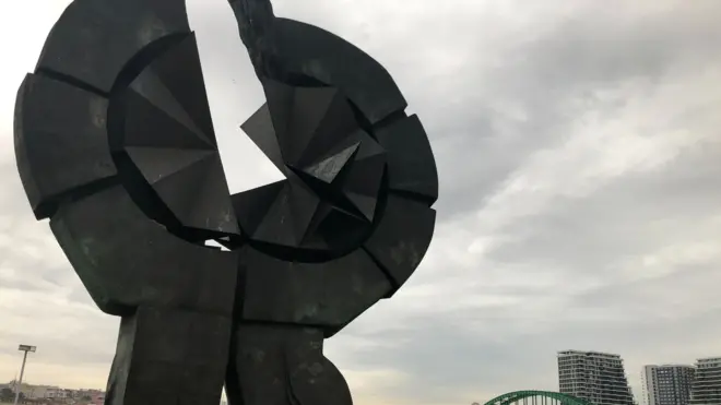 Spomenik na sajmištu podignut je 1995. godine