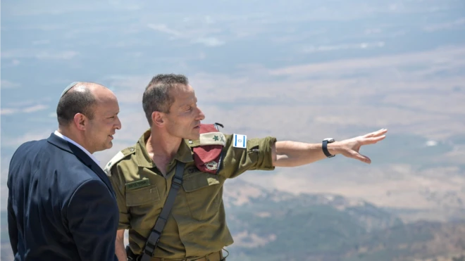 خلال زيارة نفتالي بينيت إلى قيادة المنطقة العسكرية الشمالية