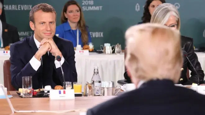 Tổng thống Emmanuel Maccron ngồi đối diện ông Donald Trump tại Hội nghị G7 tại Canada hồi tháng 6.