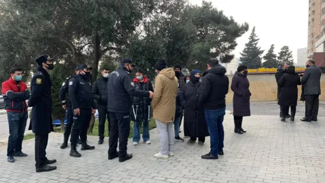 Məzarların yerinin dəyişdirilməsi üçün etiraz edən şəhid ailələrindən vaxt istənilib İkinci Qarabağ Müharibəsi 17 nəfərin dəfn edildiyi Qaradağ rayonu