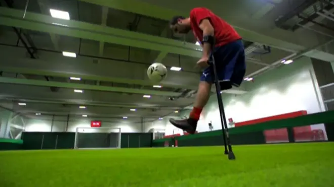 Футболіст без ноги грає в "Арсеналі"
