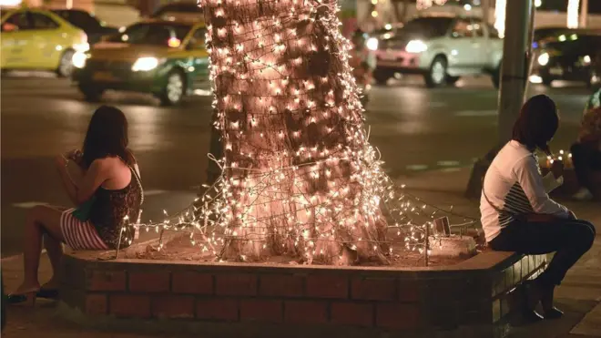 โลกของคนเหงาจะหมดไป กับธุรกิจจ้างเพื่อนเที่ยว?