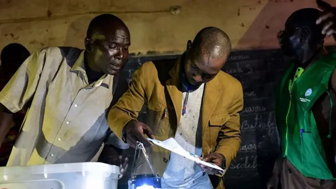 Au lendemain du premier tour de l'élection présidentielle de dimanche, les Maliens sont dans l'attente des résultats.