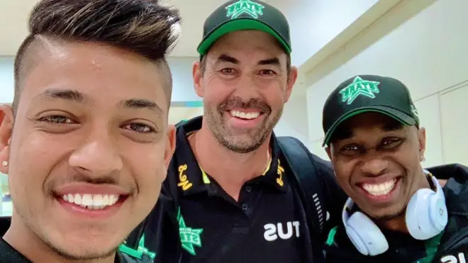 सन्दीप अन्य खेलाडीसँग