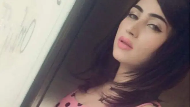په رپوټ کې د قندیل بلوچ یادونه شوې او ویل شوي چې خپل ورور وژلې ده.