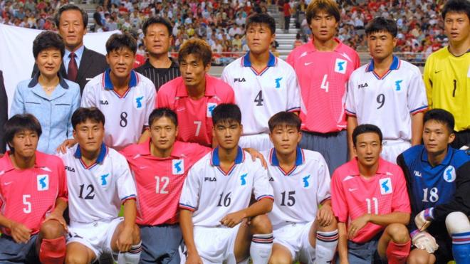 Two Korean sides intermingle in photo ahead of the 2002 friendly