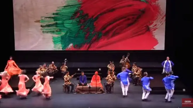 Amerikalı xoreoqraf Mark Morrisin səhnələşdirdiyi opera teatrında "Leyli və Məcnun"dan parçaları Alim Qasımov və Fərqanə Qasımova ifa edib.