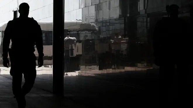 Полицейские приезжали домой, забирали мужчин, объясняя это необходимостью допроса, и после этого людей никто не видел