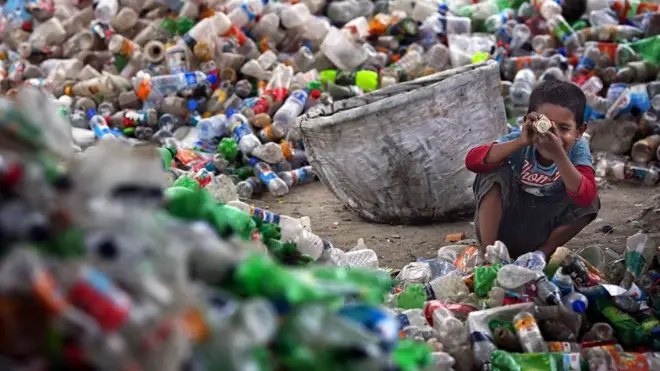 'දිනපතා බැහැර කරන ප්ලාස්ටික් සහ පොලිතින් වලින් 50%ක් නැවත එකතු කරන්නේ නැහැ''