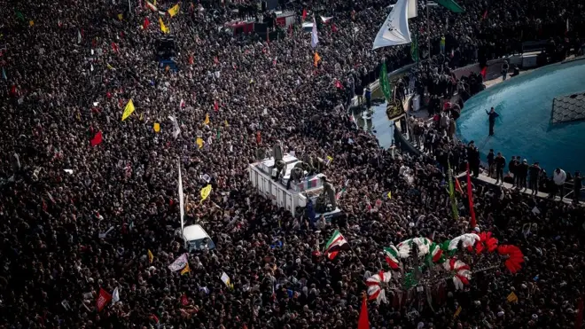 솔레이마니 장례식에 운집한 군중