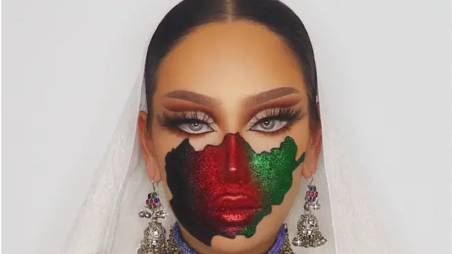 Picha: Wasanii wa vipodozi raia wa Afghanistan wanaoishi nje ya nchi-kama vile mshawishi wa urembo anayeishi Canada Nilab Adelyar - amekuwa akionesha mshikamano na wanawake wanaofanya kazi hii.