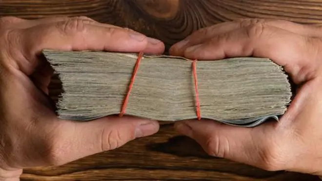 විෂ මත්ද්‍රව්‍ය හා පාතාලය මර්දනය කිරීමට පොලිසිය ක්‍රියාත්මක කරමින් සිටින යුක්තිය මෙහෙයුමට සමගාමීව නීති විරෝධි ලෙස උපයාගත් ධනය පොලිස් භාරයට ගන්නා ආකාරය සම්බන්ධයෙන් පසුගිය දිනවල දී මාධ්‍ය ඔස්සේ දක්නට ලැබුණි.