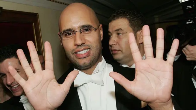 مقابلة مع القذافي نُشرت الأسبوع الماضي أوضحت رغبته في استعادة عائلته قيادة البلاد