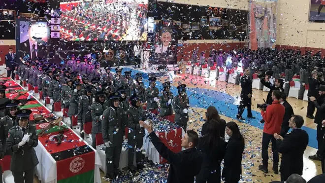 د افغان ملي پولیسو لیکو کې اوس هم د ښځو شمېر لږ دی