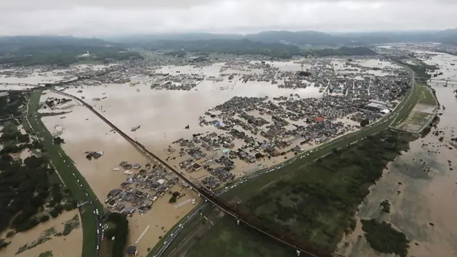 "Гонка с временем": миллионы людей в опасности из-за наводнения в Японии