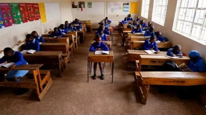 Abanyeshure bo mu myaka ya nyuma basubiye kw'ishure mu kwezi kwa 10