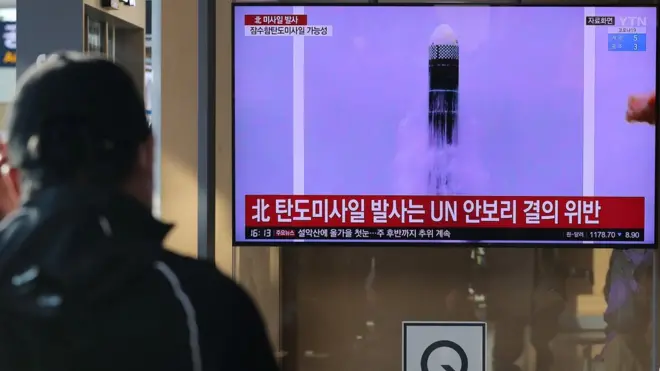 합동참모본부는 19일 북한이 오전 10시17분 함경남도 신포 일대에서 동해상으로 SLBM 추정 단거리 탄도미사일을 1발 발사했다고 밝혔다