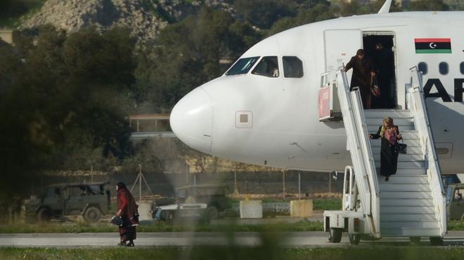 ливийский самолет в аэропорту Мальты