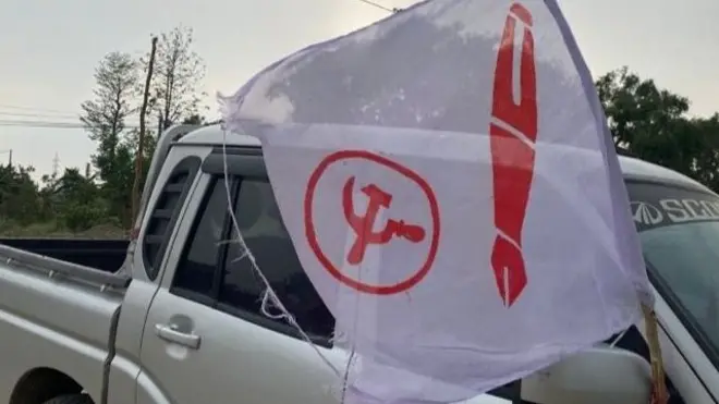 कांग्रेस तालमेलमा सहभागी नभएपछि माओवादी केन्द्र र एकीकृत समाजवादीको चुनाव चिन्ह अङ्कित झन्डा बोकेर प्रचार गरिरहेका छन्