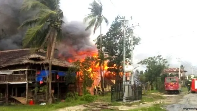 મુસલમાનોના સળગતાં ઘર