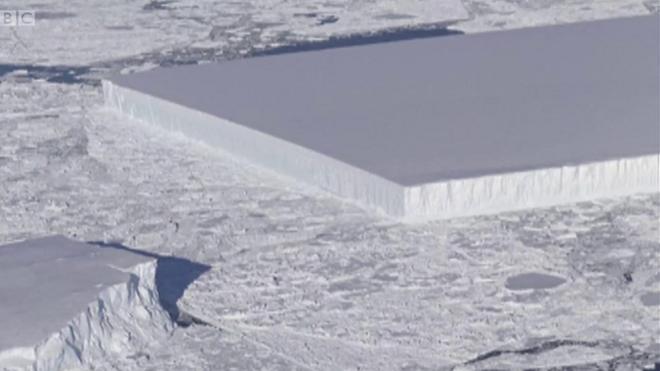 Прямокутний айсберг виявили минулого тижня