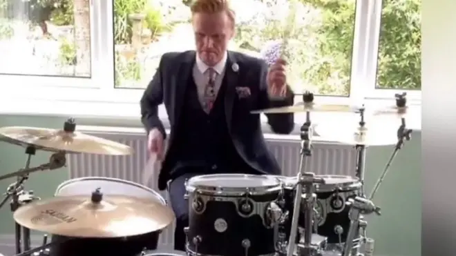 BBC voditelj za bubnjevima