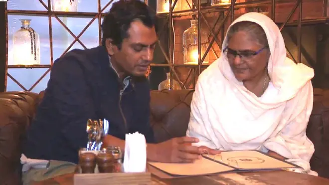 નવાઝુદ્દીન તેમના માતા સાથે