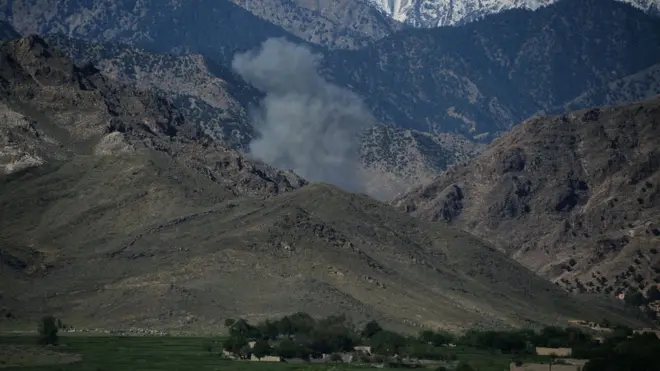 Bom jatuh di distrik Achin di prpvinsi Nangarhar, Afghanistan.