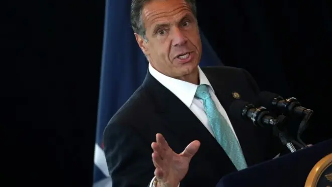 El gobernador de Nueva York, Andrew Cuomo, enfrenta crecientes presiones para que renuncie.