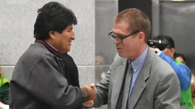 Morales anotó al libro de Pérez como uno de los cuatro de lectura fundamental para las fuerzas de seguridad de su país.