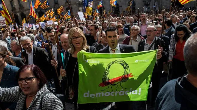 Des centaines de Madrilènes ont apporté leur soutien aux Catalans