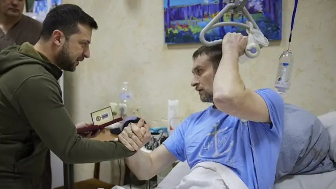 जेलेन्स्की र युक्रेनी सैनिक