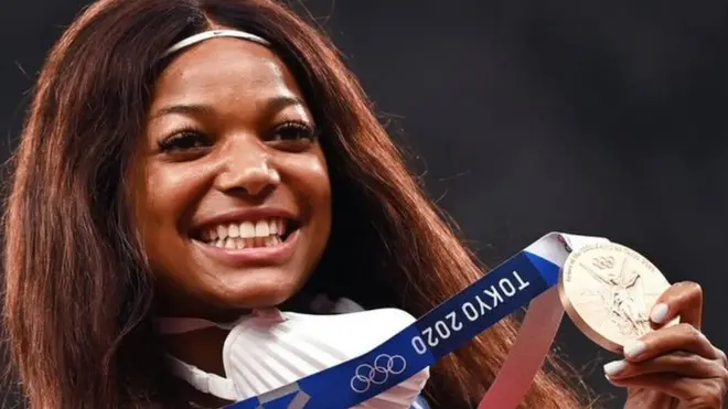 La velocista y neurobióloga estadounidense Gabby Thomas fue una de las deportistas y científicas que obtuvieron una medalla en los Juegos Olímpicos de Tokio.