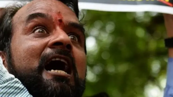 కోపంతో ఉన్న వ్యక్తి