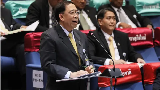 นายมิ่งขวัญ แสงสุวรรณ์ (ซ้าย) กับนายสุภดิช อากาศฤกษ์