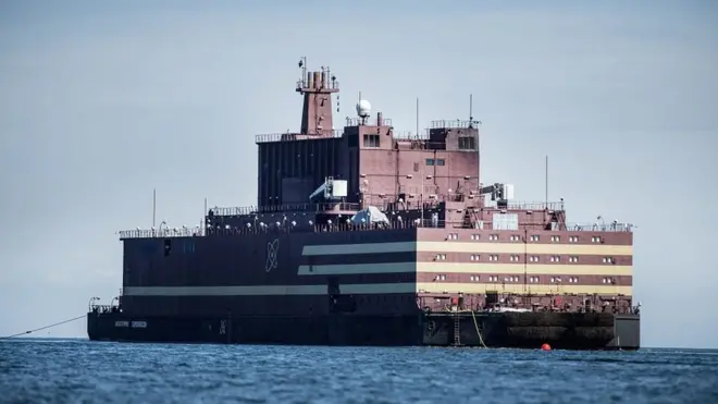 'अकाडेमिक लोमोनोसोव'