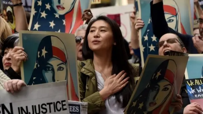 包括纽约州在内的一些州爆发针对旅行禁令的抗议活动